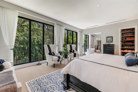 House in Miami, Florida 6 bedrooms, 557.41 sq.m. № 2186122 - photo 19