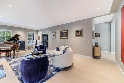 House in Miami, Florida 6 bedrooms, 557.41 sq.m. № 2186122 - photo 30