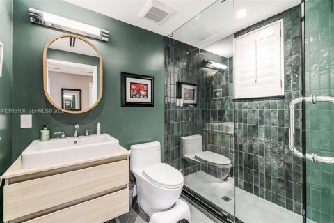 House in Miami, Florida 6 bedrooms, 557.41 sq.m. № 2186122 - photo 6