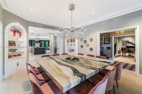 House in Miami, Florida 6 bedrooms, 557.41 sq.m. № 2186122 - photo 26