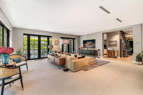 House in Miami, Florida 6 bedrooms, 557.41 sq.m. № 2186122 - photo 16