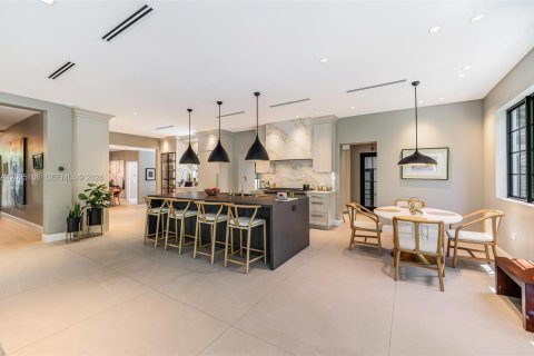 House in Miami, Florida 6 bedrooms, 557.41 sq.m. № 2186122 - photo 9