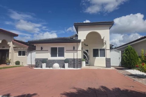 Casa en venta en Hialeah, Florida, 3 dormitorios, 111.02 m2 № 1946723 - foto 1