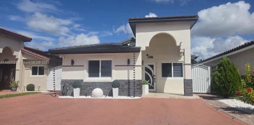 Casa en Hialeah, Florida 3 dormitorios, 111.02 m2 № 1946723