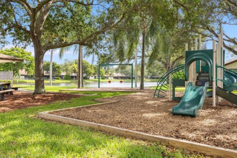 Adosado en venta en Pembroke Pines, Florida, 2 dormitorios, 98.48 m2 № 1868152 - foto 25