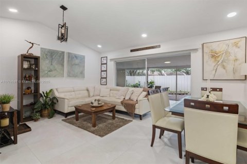Adosado en venta en Pembroke Pines, Florida, 2 dormitorios, 98.48 m2 № 1868152 - foto 4