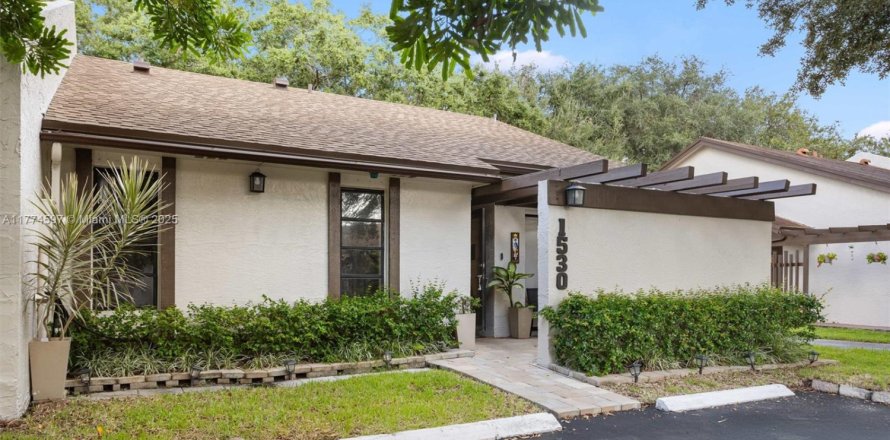 Adosado en Pembroke Pines, Florida 2 dormitorios, 98.48 m2 № 1868152