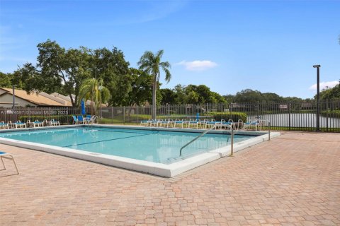 Adosado en venta en Pembroke Pines, Florida, 2 dormitorios, 98.48 m2 № 1868152 - foto 24
