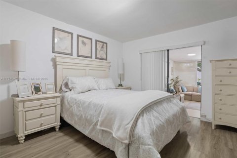 Adosado en venta en Pembroke Pines, Florida, 2 dormitorios, 98.48 m2 № 1868152 - foto 10