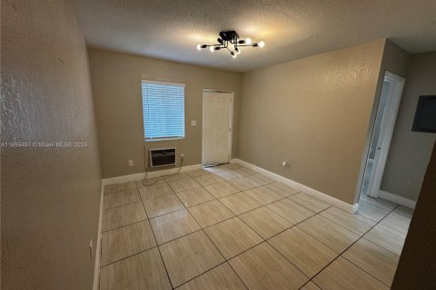 Appartement à louer à Opa-locka, Floride: 2 chambres, 85.47 m2 № 1980999 - photo 4