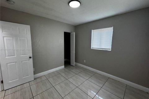 Appartement à louer à Opa-locka, Floride: 2 chambres, 85.47 m2 № 1980999 - photo 8