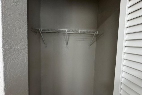 Appartement à louer à Opa-locka, Floride: 2 chambres, 85.47 m2 № 1980999 - photo 9