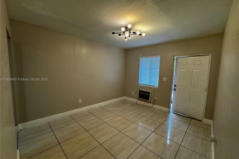 Appartement à louer à Opa-locka, Floride: 2 chambres, 85.47 m2 № 1980999 - photo 5