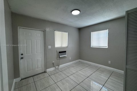 Appartement à louer à Opa-locka, Floride: 2 chambres, 85.47 m2 № 1980999 - photo 11