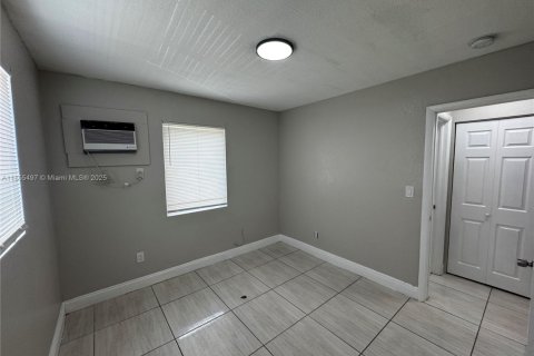 Appartement à louer à Opa-locka, Floride: 2 chambres, 85.47 m2 № 1980999 - photo 10