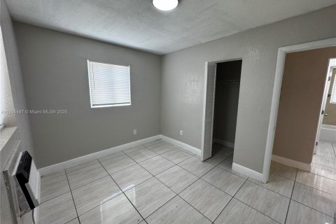 Appartement à louer à Opa-locka, Floride: 2 chambres, 85.47 m2 № 1980999 - photo 12