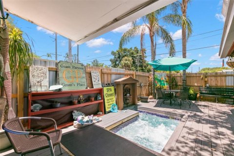 Commercial property in Tampa, Florida 42 bedrooms, 195.65 sq.m. № 1831930 - photo 7