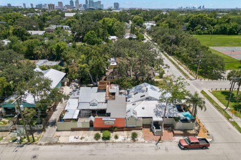 Commercial property in Tampa, Florida 42 bedrooms, 195.65 sq.m. № 1831930 - photo 1