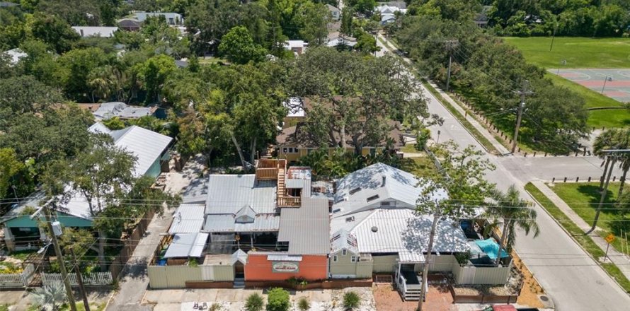 Commercial property in Tampa, Florida 42 bedrooms, 195.65 sq.m. № 1831930