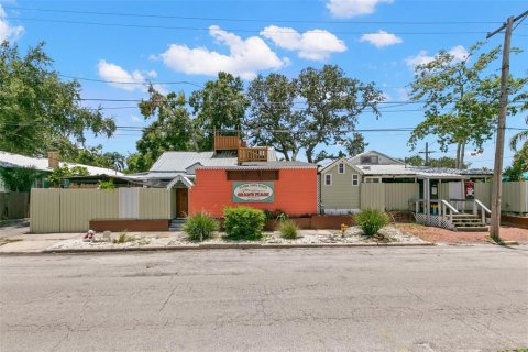 Commercial property in Tampa, Florida 42 bedrooms, 195.65 sq.m. № 1831930 - photo 2