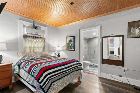 Commercial property in Tampa, Florida 42 bedrooms, 195.65 sq.m. № 1831930 - photo 29