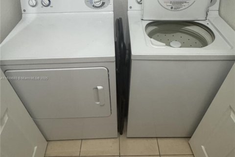 Copropriété à vendre à South Miami, Floride: 2 chambres, 93.83 m2 № 1943164 - photo 15