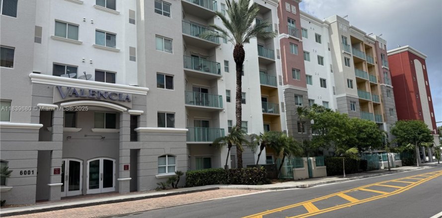 Condo à South Miami, Floride, 2 chambres № 1943164