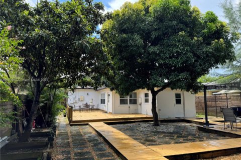 Commercial property in Hollywood, Florida № 1977923 - photo 1