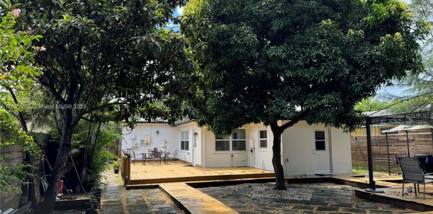 Commercial property in Hollywood, Florida № 1977923