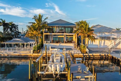 Villa ou maison à louer à Indian Rocks Beach, Floride: 4 chambres, 395.95 m2 № 2139511 - photo 3