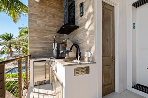 Villa ou maison à louer à Indian Rocks Beach, Floride: 4 chambres, 395.95 m2 № 2139511 - photo 9