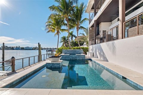 Villa ou maison à louer à Indian Rocks Beach, Floride: 4 chambres, 395.95 m2 № 2139511 - photo 7