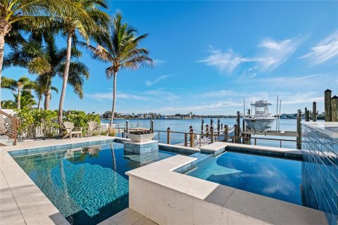 Villa ou maison à louer à Indian Rocks Beach, Floride: 4 chambres, 395.95 m2 № 2139511 - photo 5