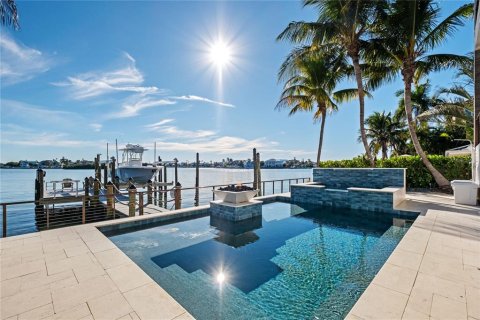 Villa ou maison à louer à Indian Rocks Beach, Floride: 4 chambres, 395.95 m2 № 2139511 - photo 8