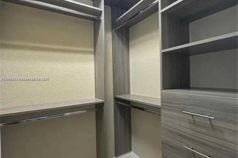 Villa ou maison à vendre à Parkland, Floride: 4 chambres, 293.39 m2 № 1981732 - photo 15