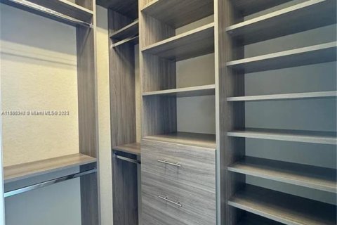 Villa ou maison à vendre à Parkland, Floride: 4 chambres, 293.39 m2 № 1981732 - photo 13