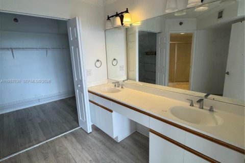 Condo in Aventura, Florida, 2 bedrooms  № 2052973 - photo 8