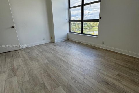 Condo in Aventura, Florida, 2 bedrooms  № 2052973 - photo 19