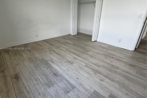 Condo in Aventura, Florida, 2 bedrooms  № 2052973 - photo 17