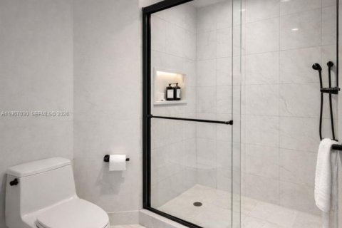 Condo in Aventura, Florida, 2 bedrooms  № 2052973 - photo 11