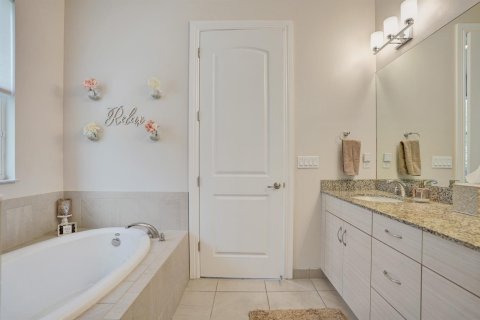Купить таунхаус в Ройял-Палм-Бич, Флорида 4 комнаты, 234.58м2, № 2083296 - фото 17