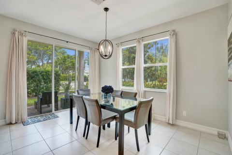 Купить таунхаус в Ройял-Палм-Бич, Флорида 4 комнаты, 234.58м2, № 2083296 - фото 8