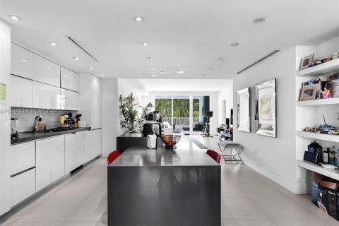 Condo in Key Biscayne, Florida, 3 bedrooms  № 1819734 - photo 17