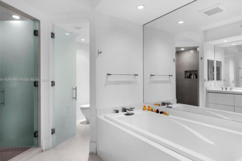 Condo in Key Biscayne, Florida, 3 bedrooms  № 1819734 - photo 22