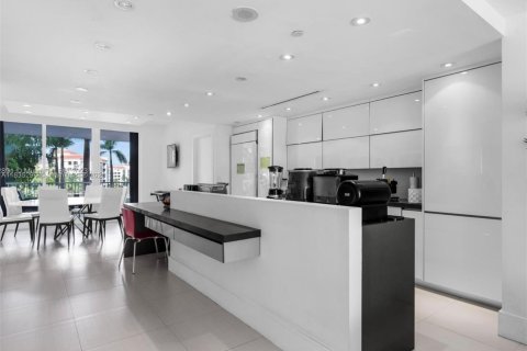 Condo in Key Biscayne, Florida, 3 bedrooms  № 1819734 - photo 16