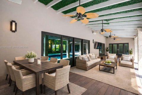 Villa ou maison à louer à Coral Gables, Floride: 5 chambres, 321.26 m2 № 2046158 - photo 2