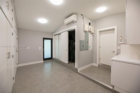 Villa ou maison à louer à Coral Gables, Floride: 5 chambres, 321.26 m2 № 2046158 - photo 15