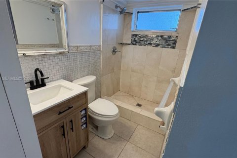 Condominio en alquiler en Fort Lauderdale, Florida, 1 dormitorio, 49.7 m2 № 2085904 - foto 10