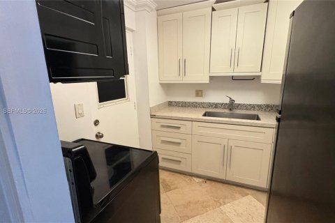 Condominio en alquiler en Fort Lauderdale, Florida, 1 dormitorio, 49.7 m2 № 2085904 - foto 3