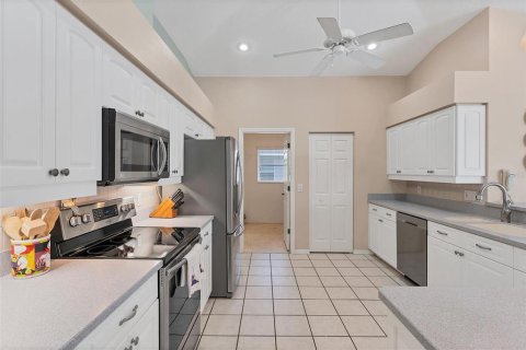 House in Rotonda, Florida 3 bedrooms, 178.19 sq.m. № 1342195 - photo 14